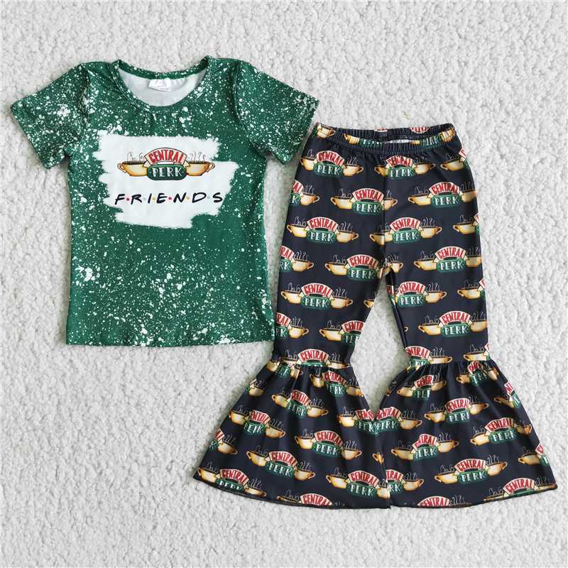 E1-4 Letter-print green short-sleeved top with printed black flared pants