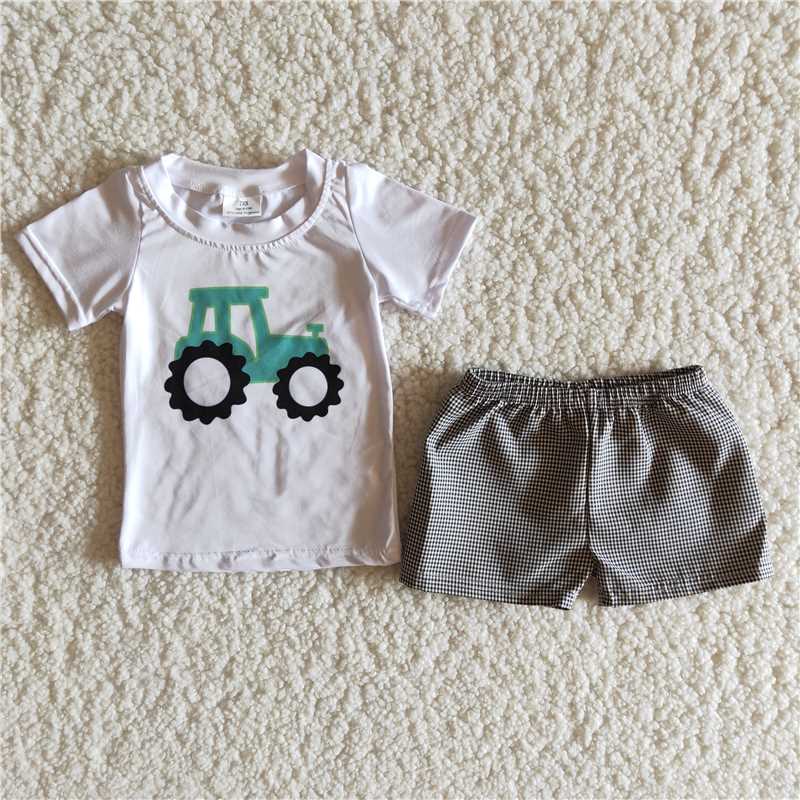A9-23 Tractor-embroidered white short-sleeved top with plaid pants