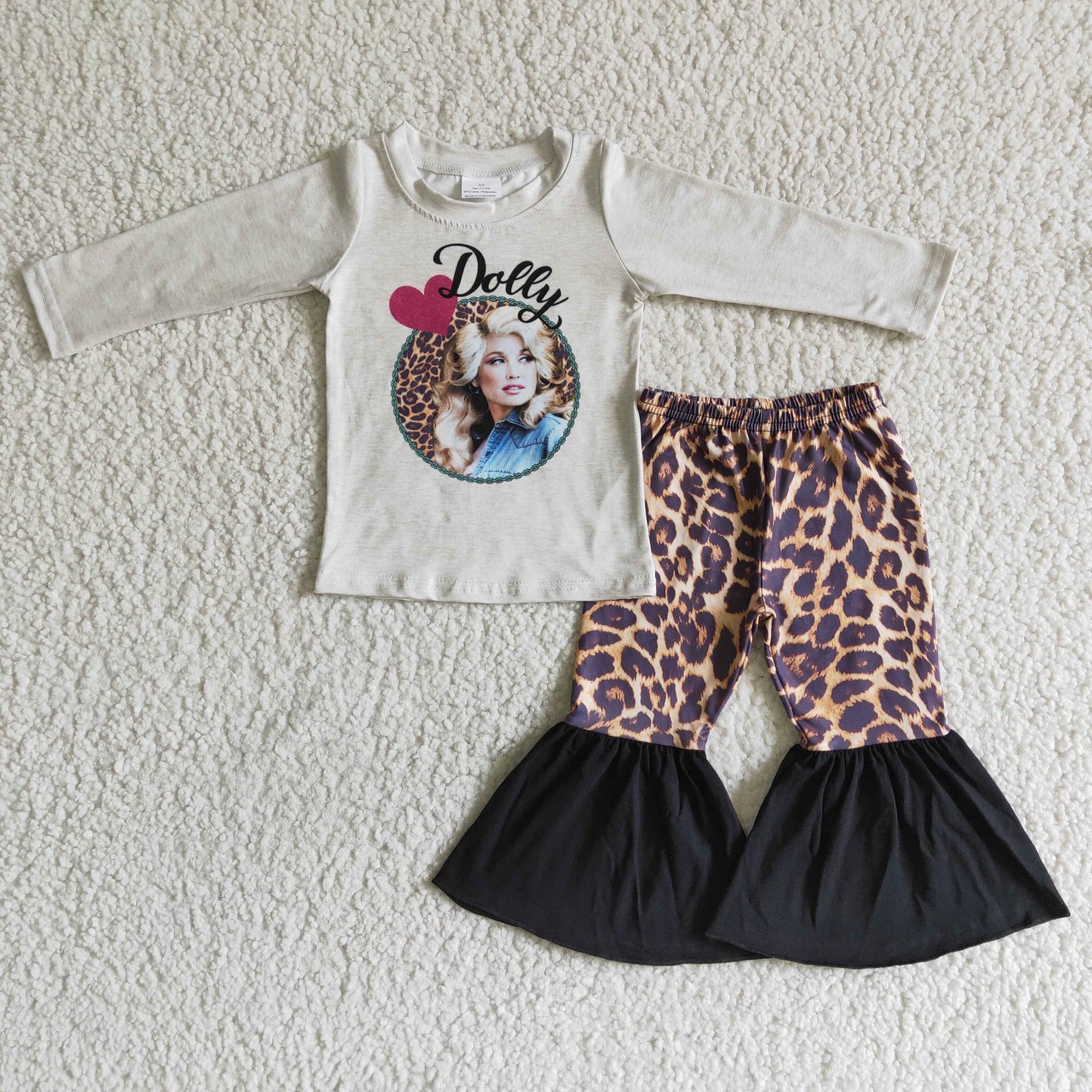 6 A28-5 Long-sleeved printed top with leopard print and black panelled flared pants