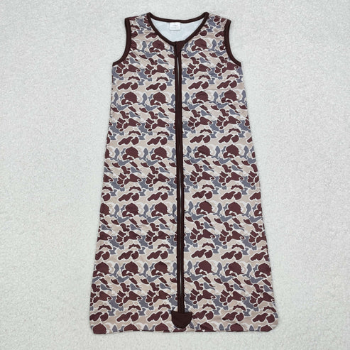 3.10  BL0140 Baby Newborn Fall Camo Zip Gowns