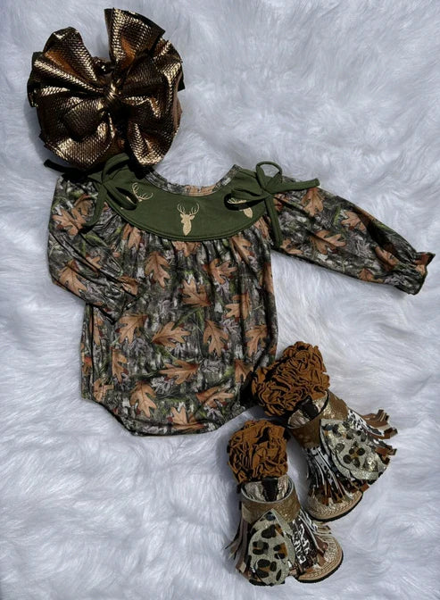 9.29 LR2728 Baby Girls Green Leaves Camo Deer Bows Western Ruffle Rompers Preorder