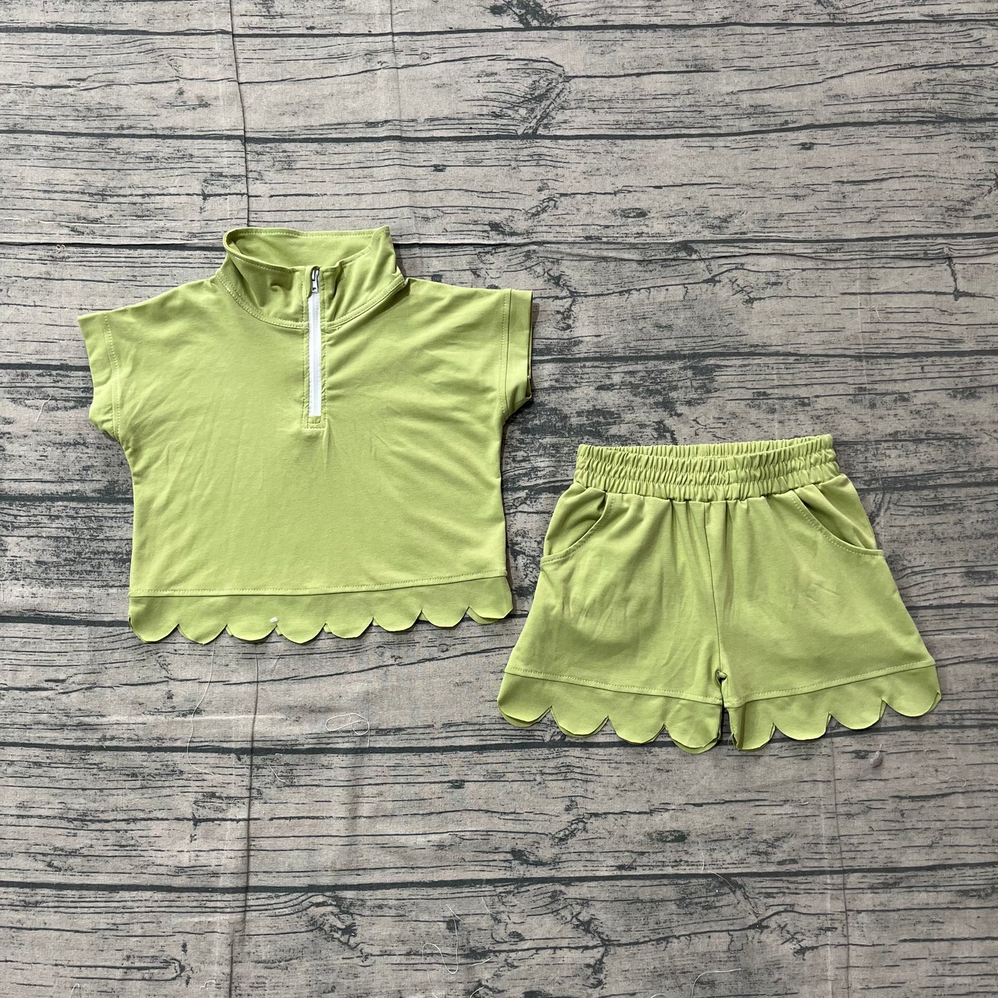 GSSO3375 Preorder Sample Baby Girl Green Zipper Scallop Pullover Top Pockets Short Checked Set