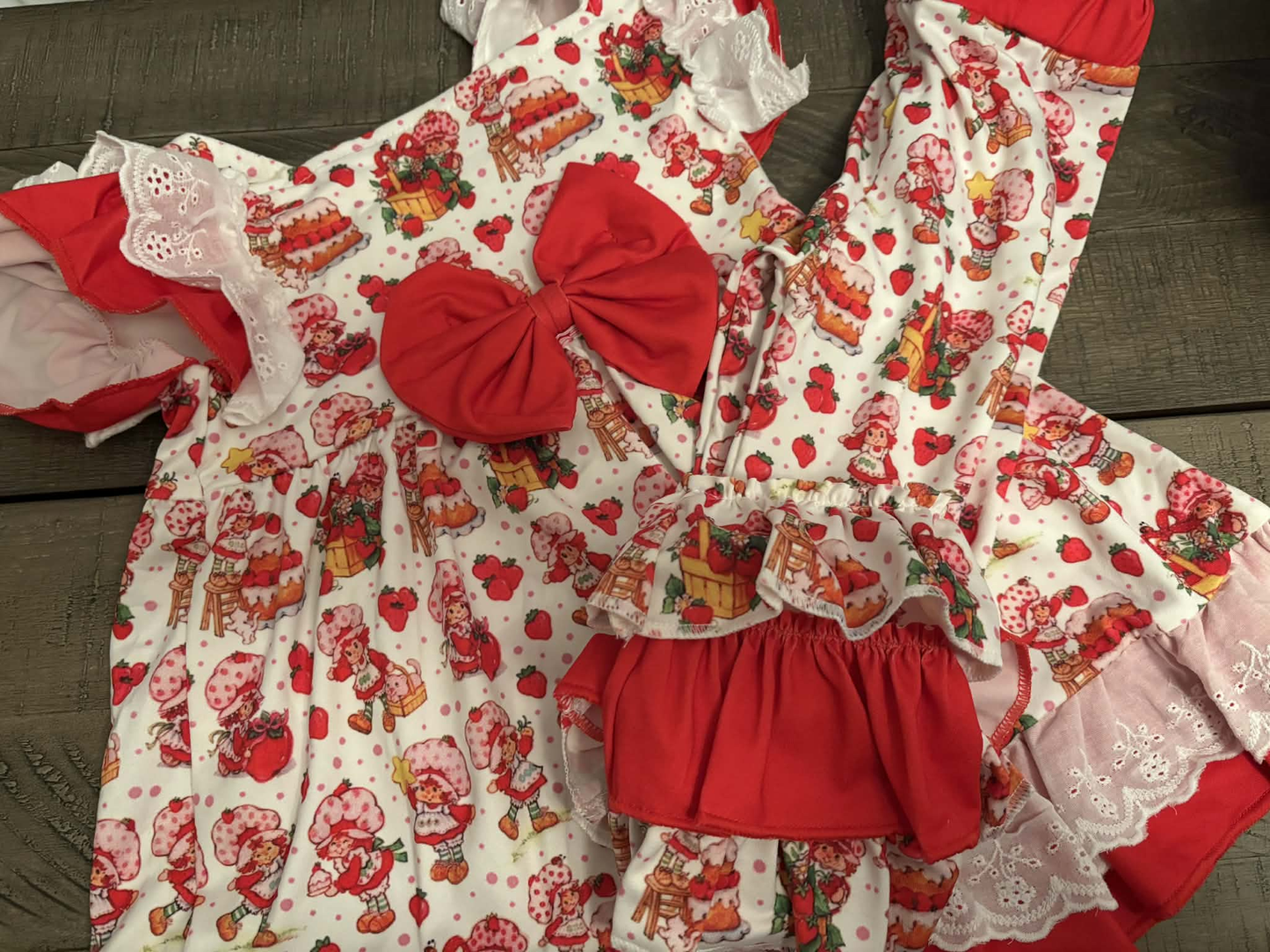 GSSO3446 Preorder Baby Girl Flutter Sleeve Strawberry Cakes Tunic Ruffle Short Clothes Sets
