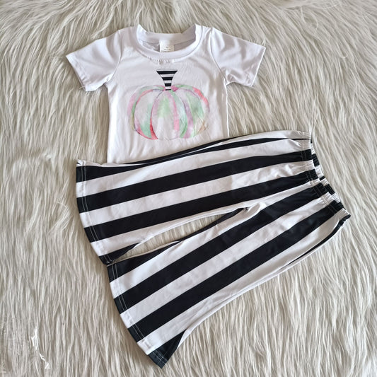 A7-5 Pumpkin print white short-sleeved top with black and white striped shorts