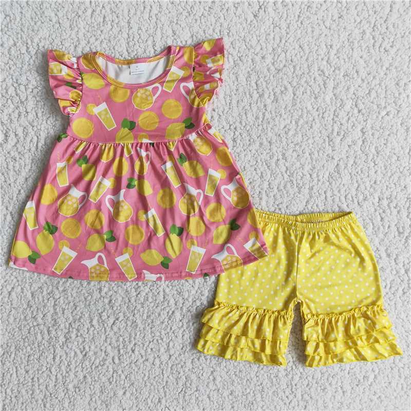 D12-16 Drink-print short-sleeved top with yellow polka-dot shorts