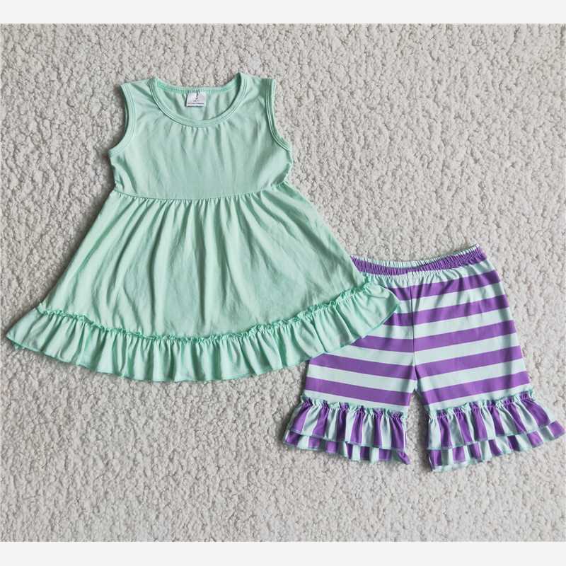 C4-9 Green short-sleeved top with purple-green paneled shorts