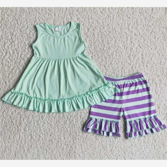 C4-9 Green short-sleeved top with purple and white striped shorts