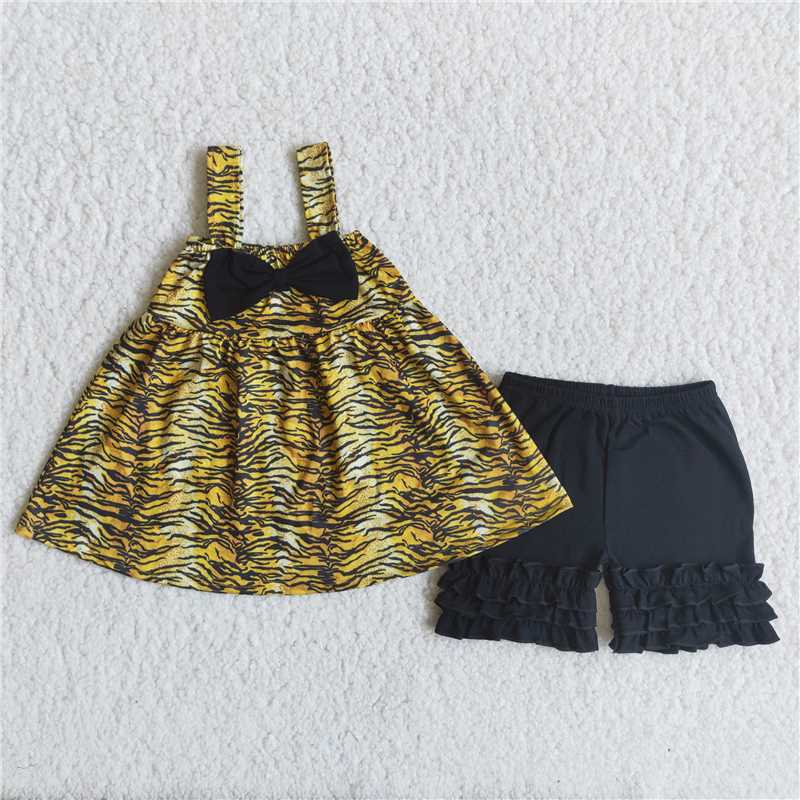 C14-38 Tabby Print Bow Top with Black Shorts