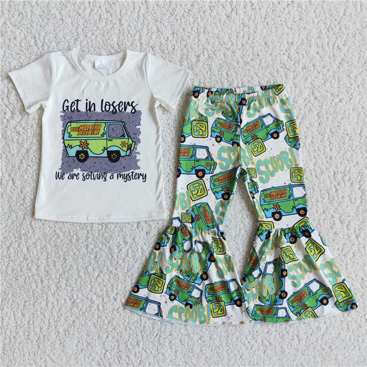 E8-2  White short-sleeved top with green cartoon car print flared pants