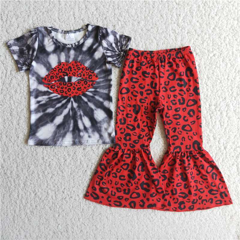 C10-11 Short-sleeved top with red lip pattern and leopard-print red flared pants