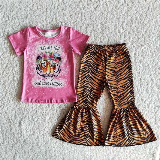 B11-14 Tiger-print pink short-sleeved top with tabby-print flared trousers