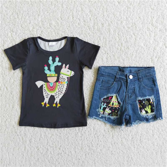 B6-3 Black animal figure short-sleeved top with denim shorts
