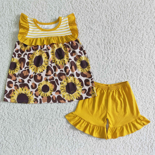 B18-2 Sunflower print patchwork yellow and white striped short-sleeved top with yellow shorts