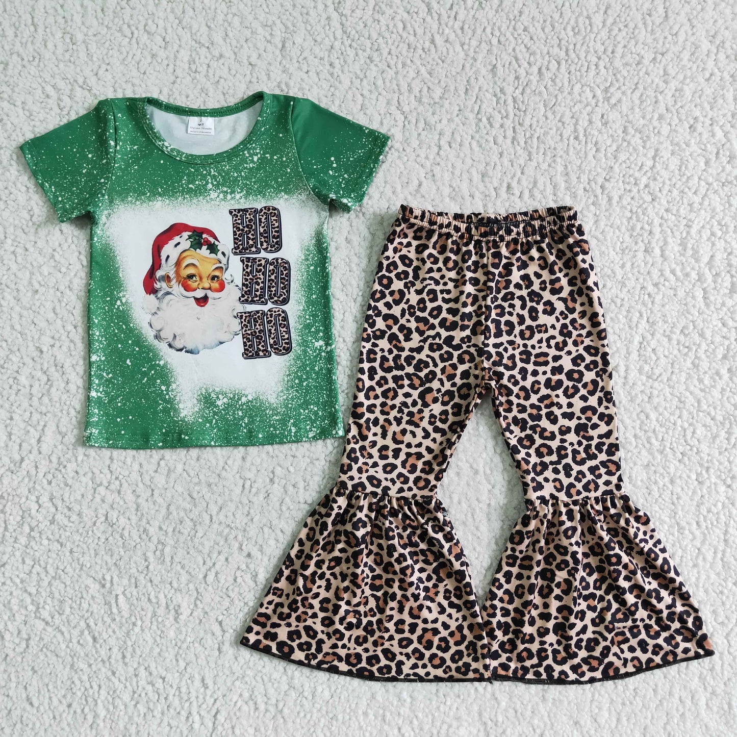 D1-5   Green Santa Claus print short-sleeved top with leopard-print flared pants